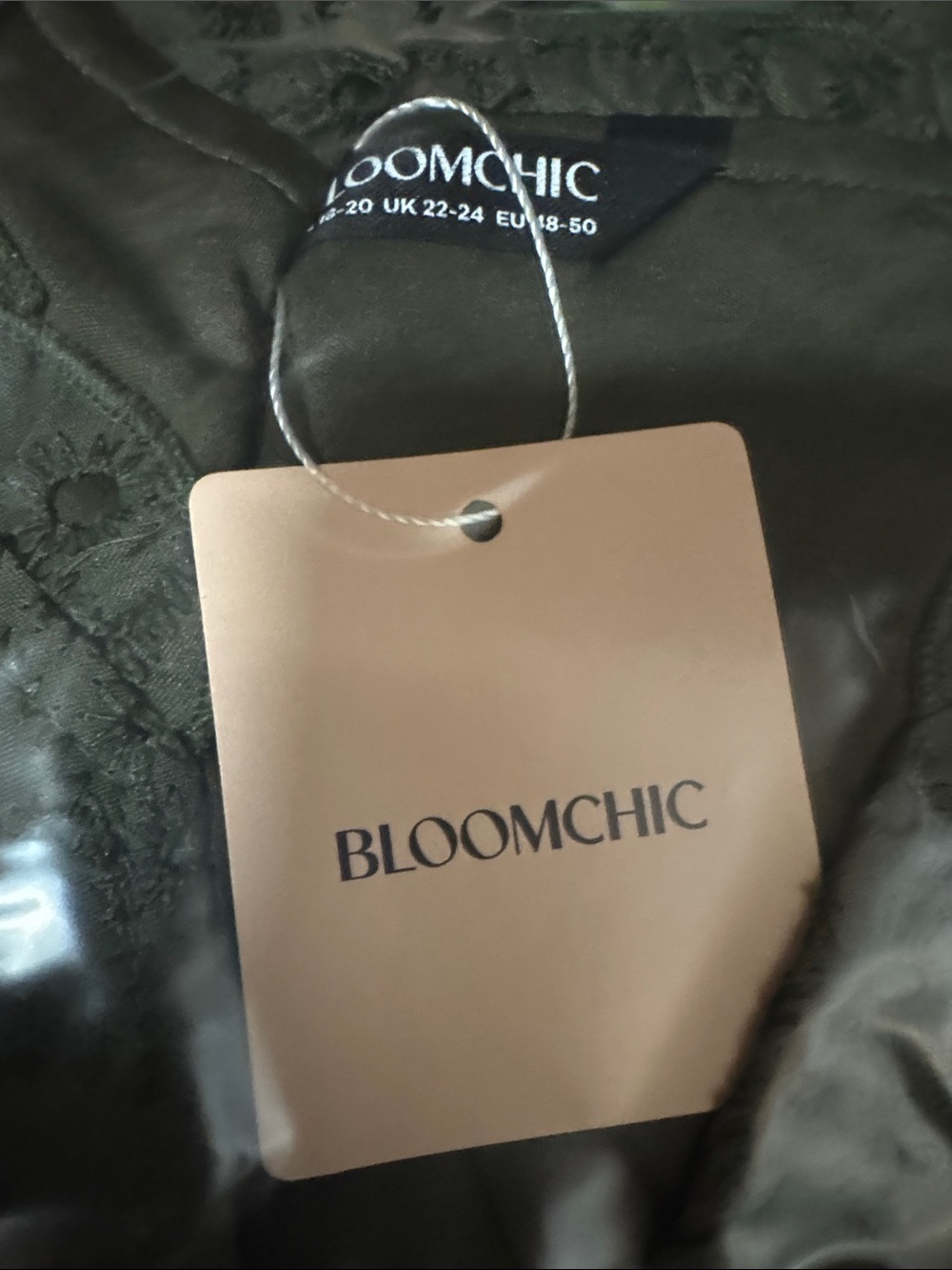 Boohoo Olive Eyelet V-Neck Short Sleeve Top - Picture 6 of 6